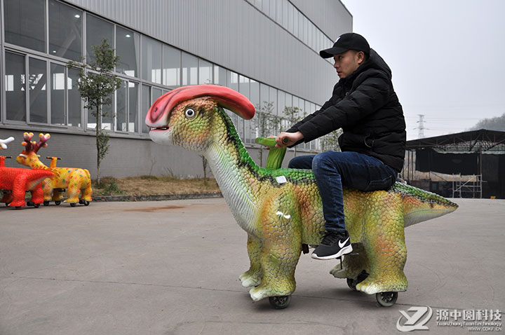 小孩骑的恐龙