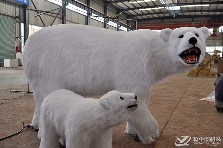 会动的北极熊雕塑