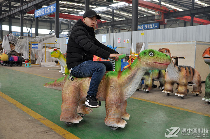 让小朋友骑乘的恐龙车