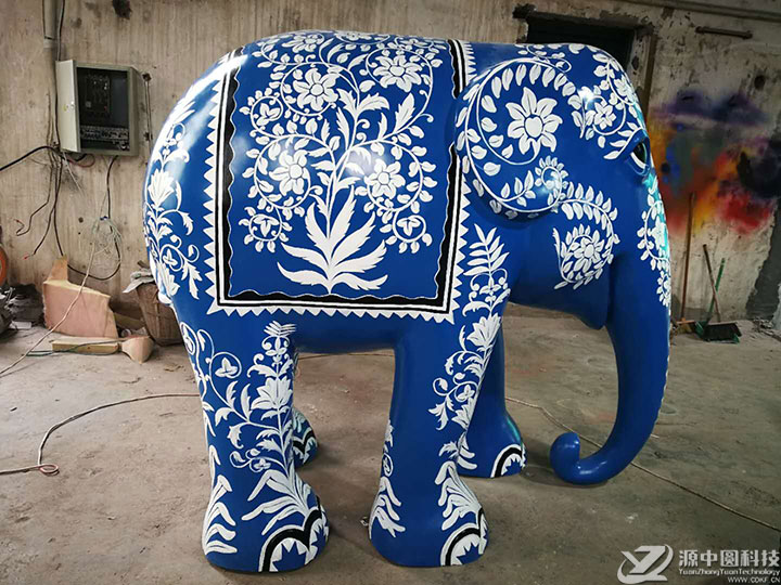 青花瓷彩绘大象雕塑