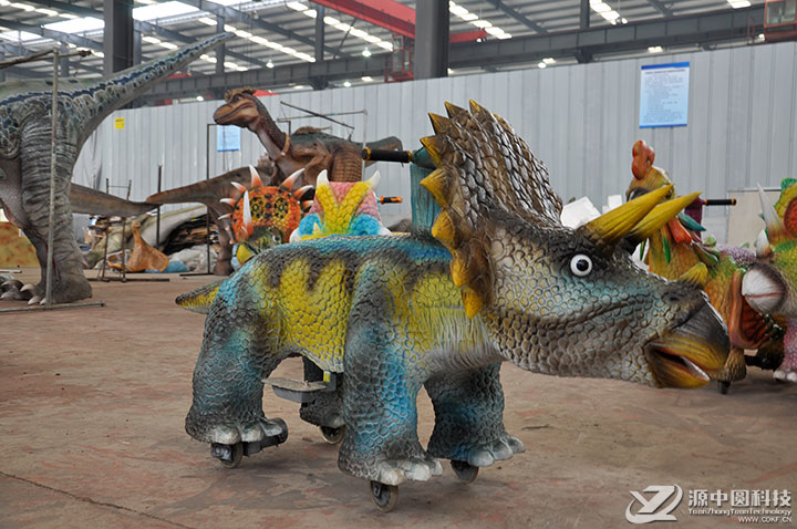 三角龙恐龙电动车 电动车恐龙  骑乘恐龙车 恐龙车模型