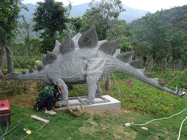 水泥雕塑剑龙制作，水泥恐龙制作